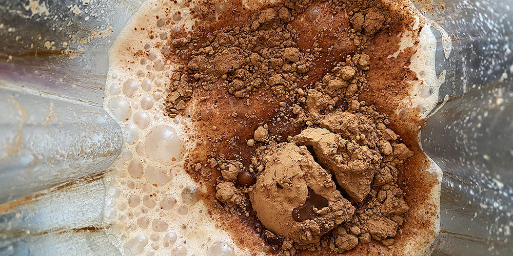 Image of cacao and reishi mushroom in a blender with nut milk